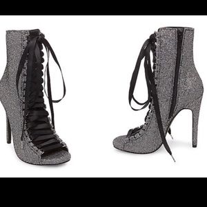 Steve Madden Fever Lace Up Heels Size 9